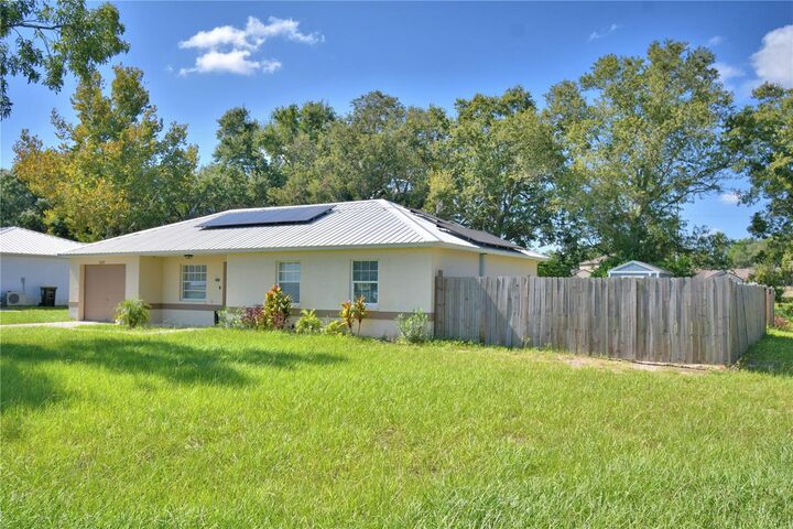Property Photo: 5529 Viburnum Court FL 33868
