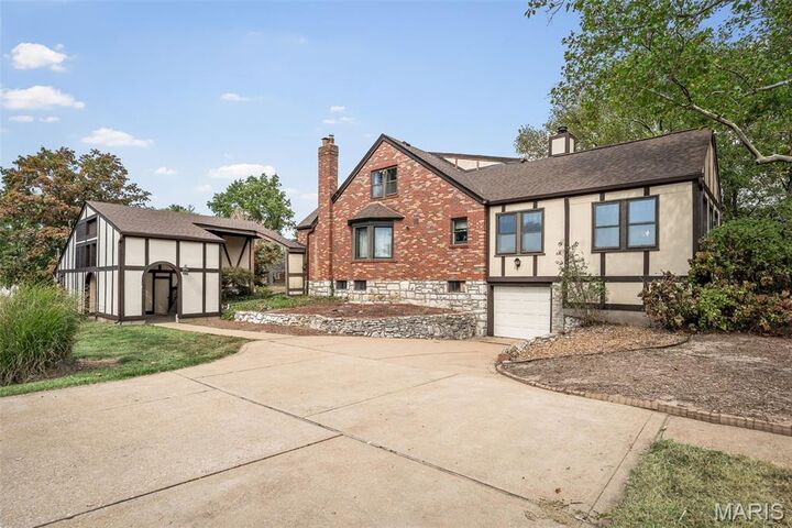 Property Photo: 10000 Hilltop Drive MO 63128