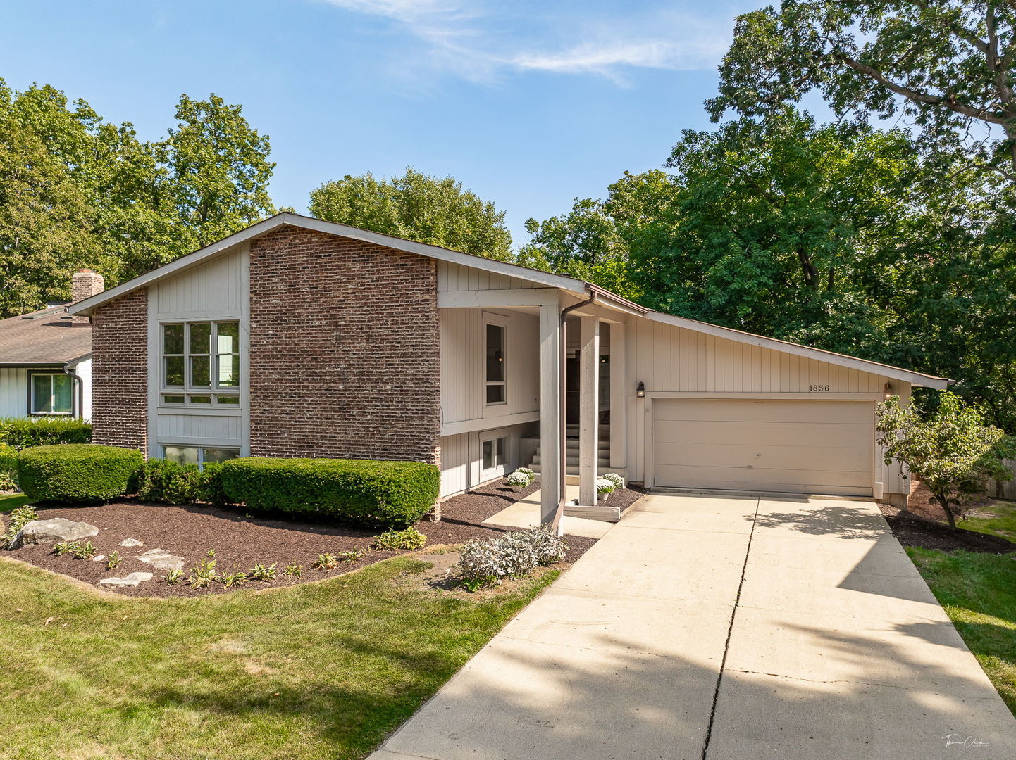 Property Photo:  1856 Carriage Hill Road  IL 60532 