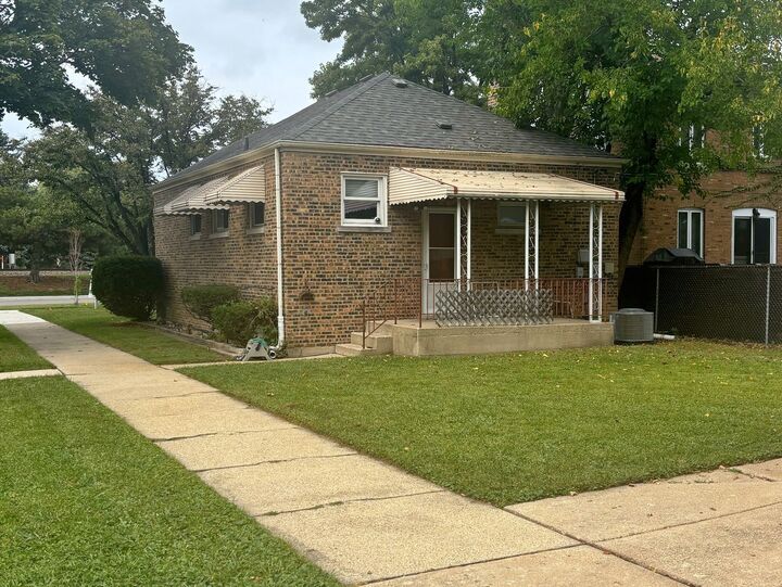 Property Photo:  9119 Southview Avenue  IL 60513 