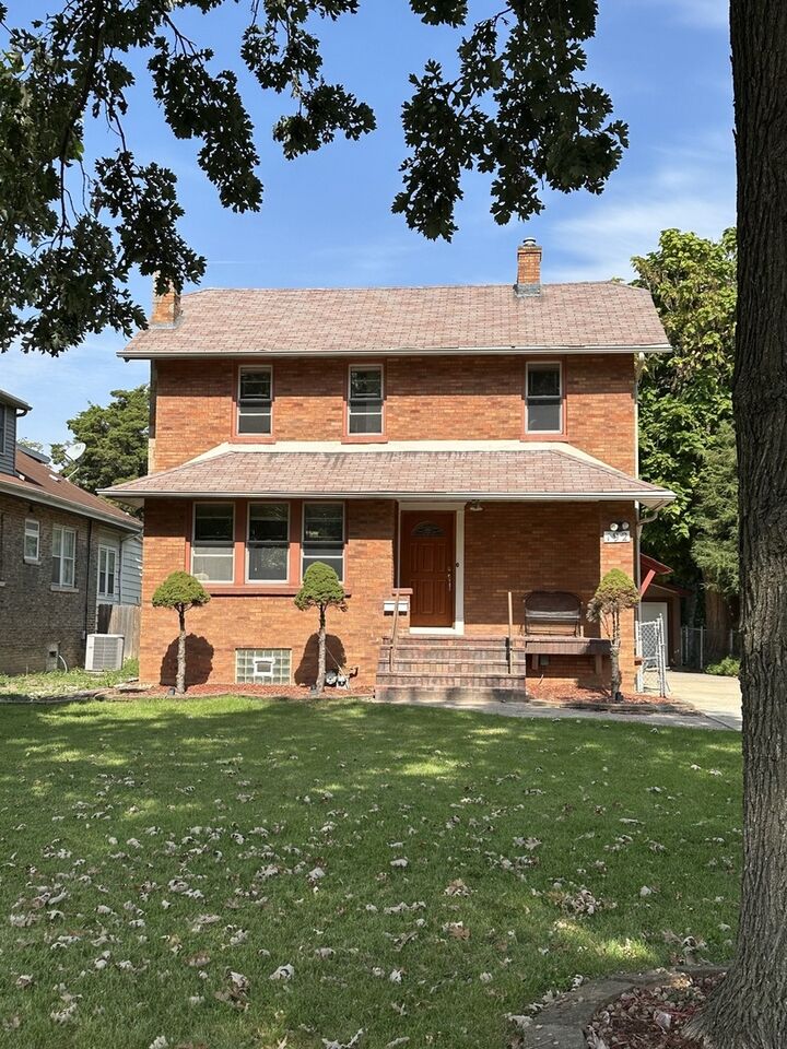 192 Waubansee Road  Riverside IL 60546 photo