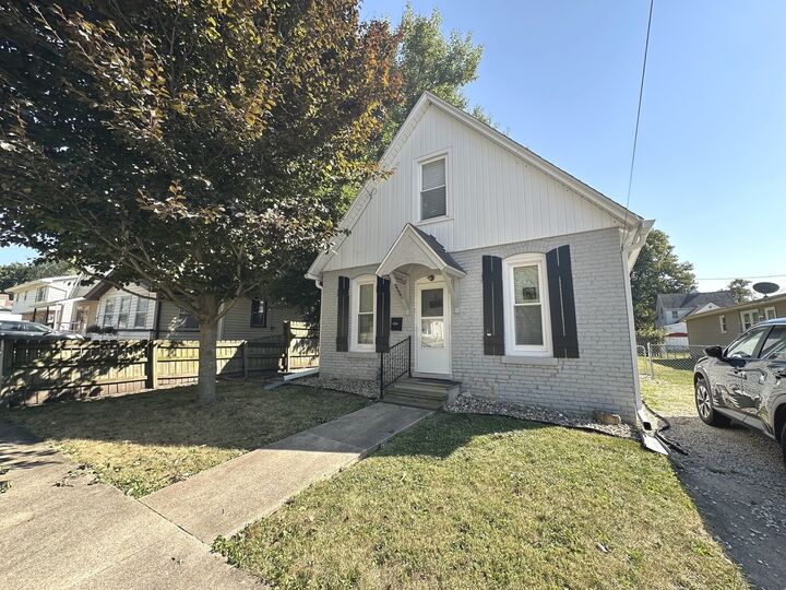 Property Photo:  1218 W Macarthur Avenue  IL 61701