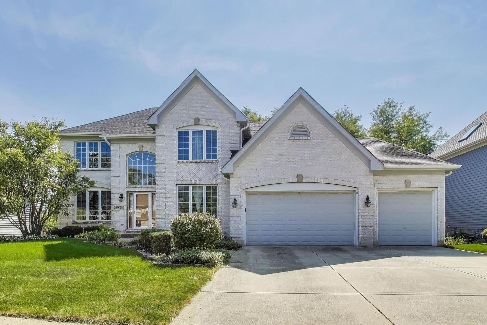 Property Photo: 26W237 Pinehurst Drive IL 60190