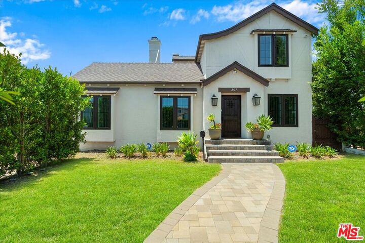 Property Photo: 207 N Doheny Drive CA 90211