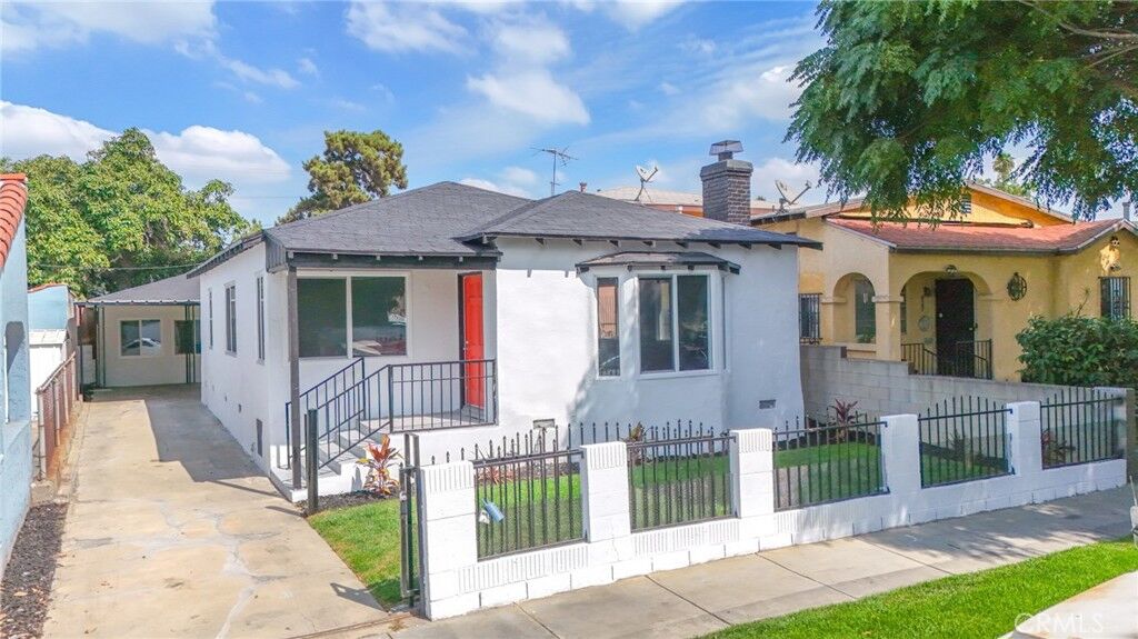 Property Photo:  423 E 84th Street  CA 90003 