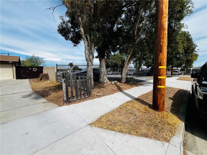 Property Photo:  1305 W I Street  CA 90744
