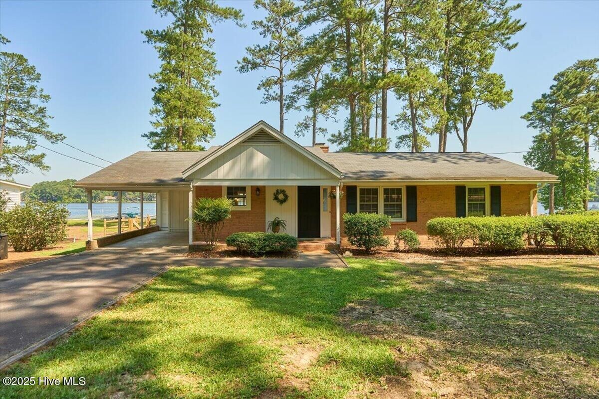 Property Photo: 26 S Lakeshore Drive NC 28327