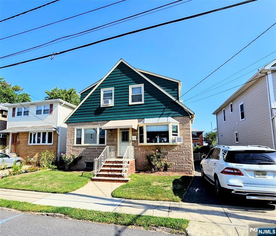 Property Photo: 72 Front 2nd Floor NJ 07031