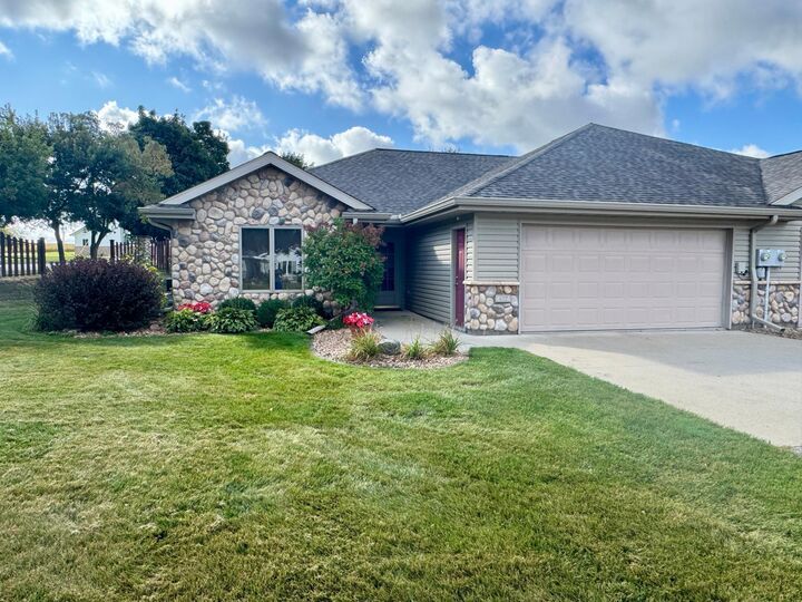 Property Photo:  612 Ferson Drive NE  MN 55976 