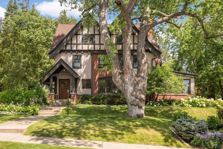 Property Photo: 2109 James Avenue S MN 55405