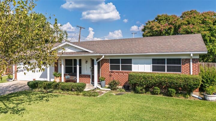 Property Photo: 5203 Hilltop Drive TX 75402