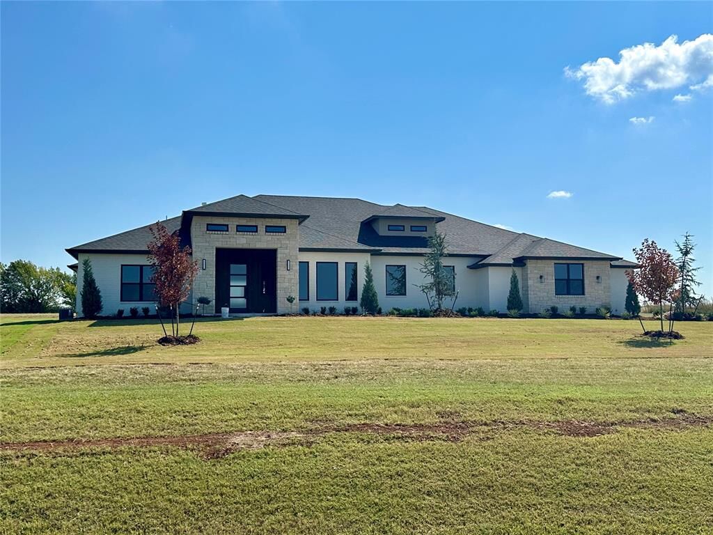 Property Photo:  1331 High Meadow Lane  OK 73093 