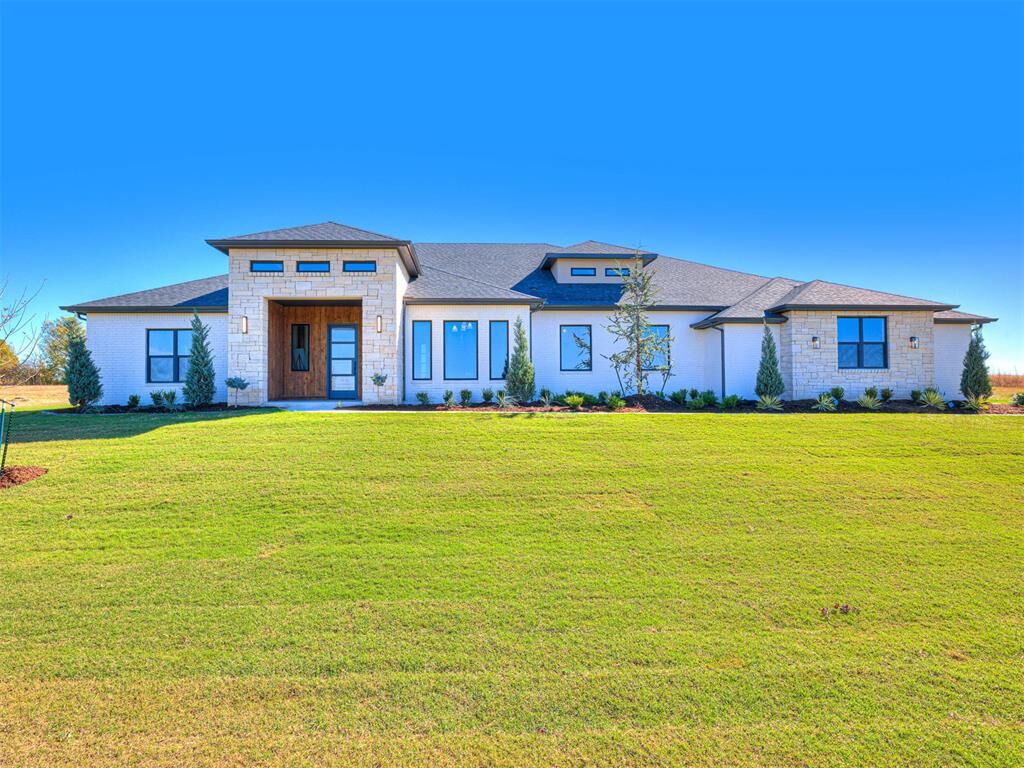 Property Photo: 1331 High Meadow Lane OK 73093