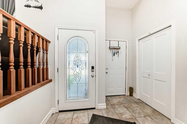Photo de la propriété: 6216 Douglas Place AB T4H 1V8