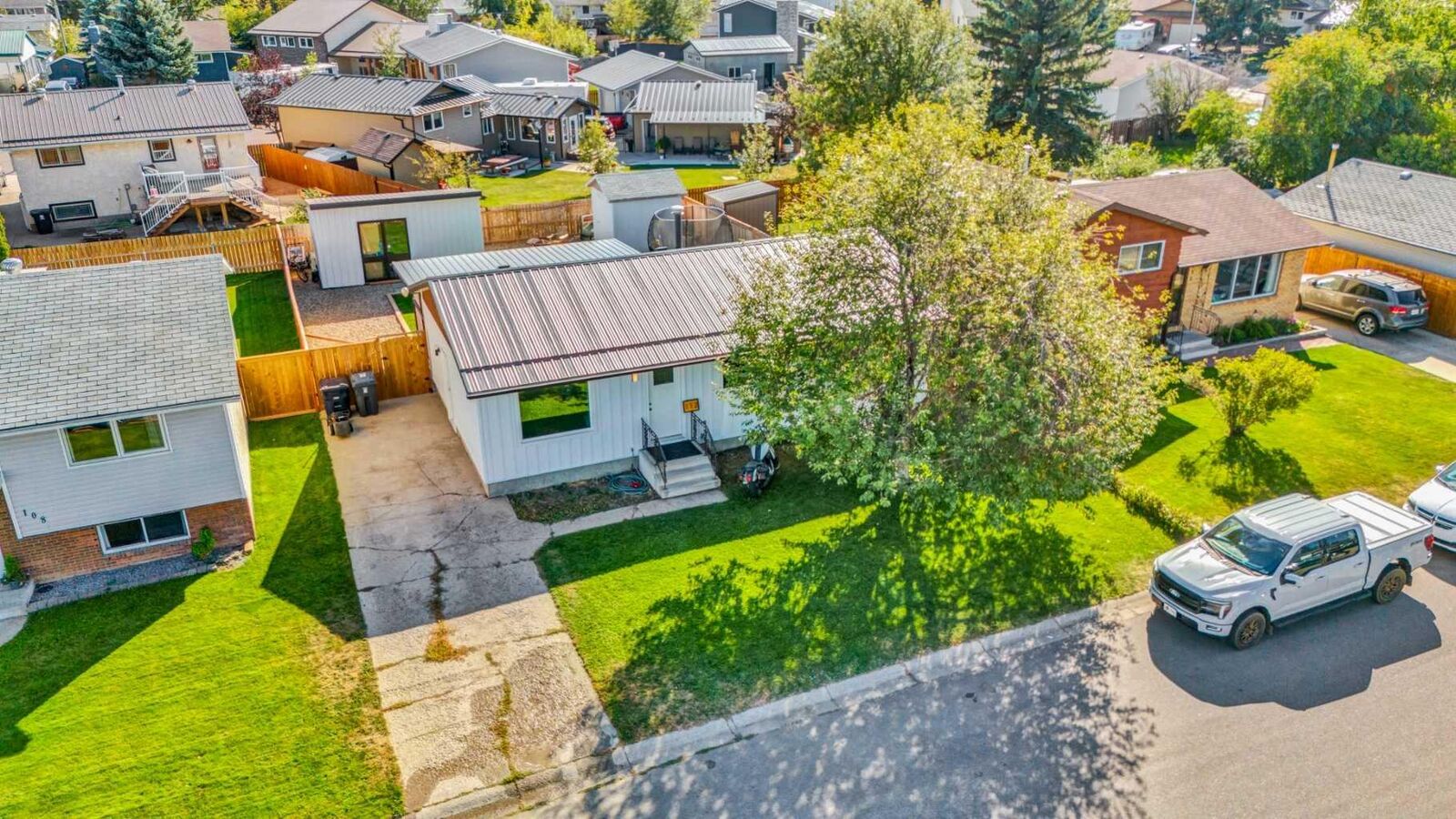 Property Photo:  112 Lake Newell Crescent E  AB T1R 0L6 
