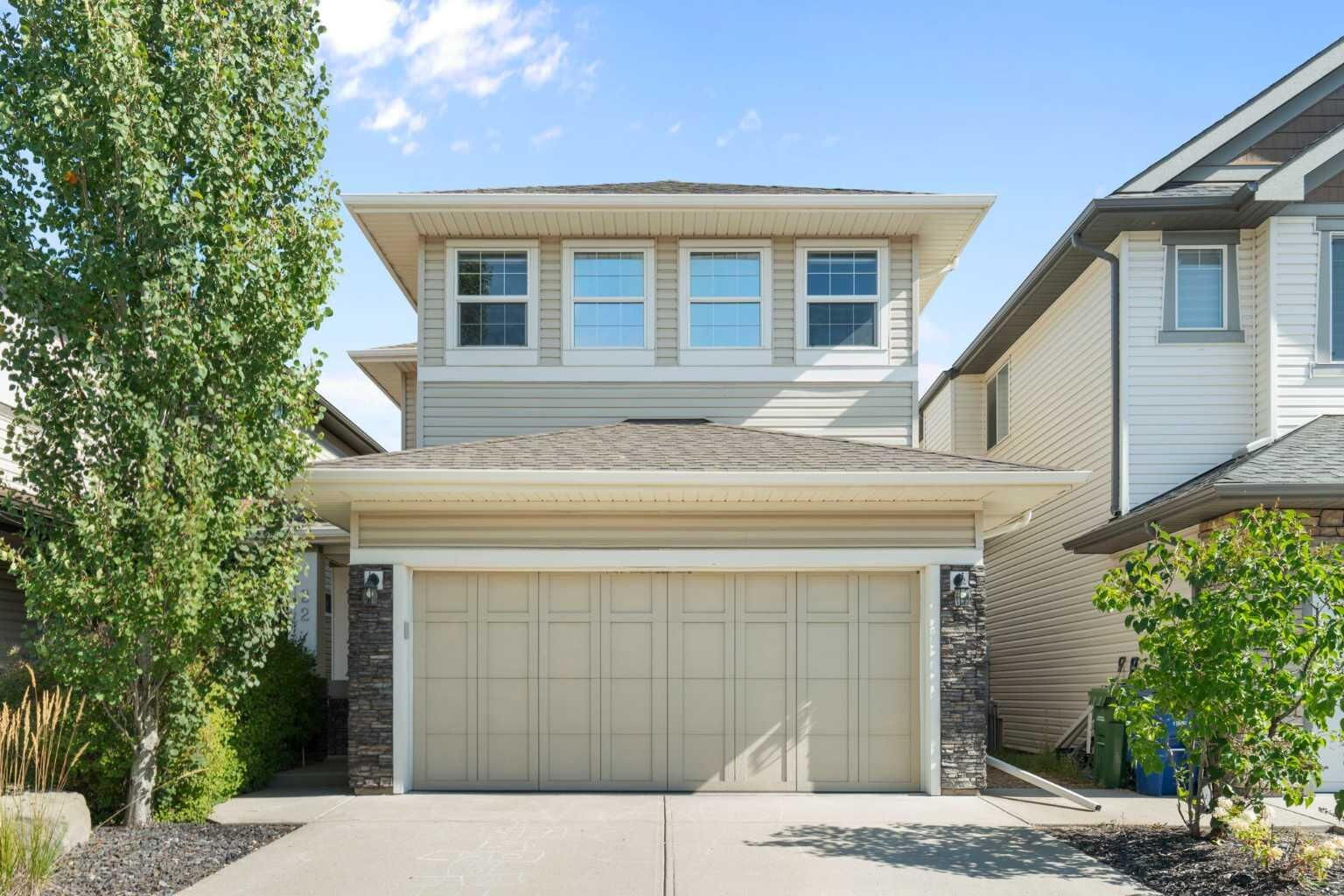 Property Photo:  22 Hillcrest Street SW  AB T4B 0Y5 