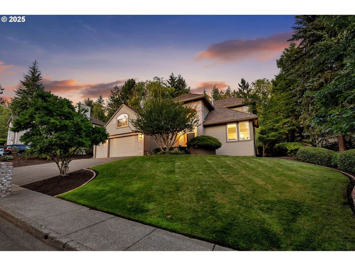 Property Photo:  8910 SW Lancelot Ln  OR 97219 