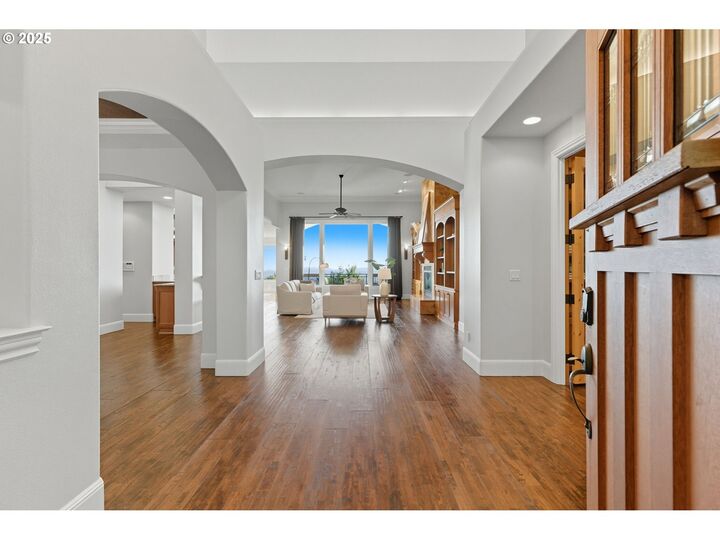 Property Photo: 1917 NW Tivoli Ln OR 97229