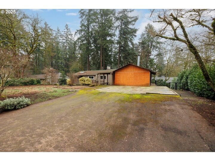 Property Photo: 245 Chandler Pl OR 97034