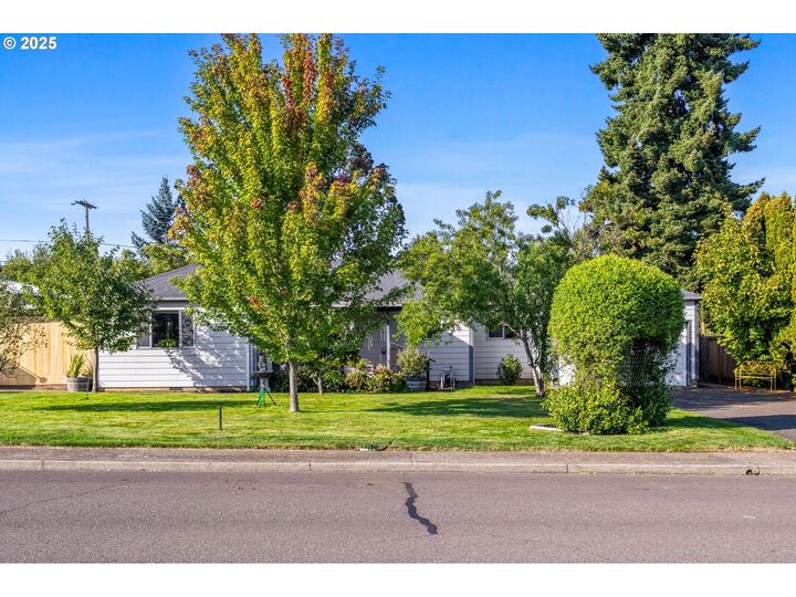 Property Photo: 192 NW Denton Ave OR 97338
