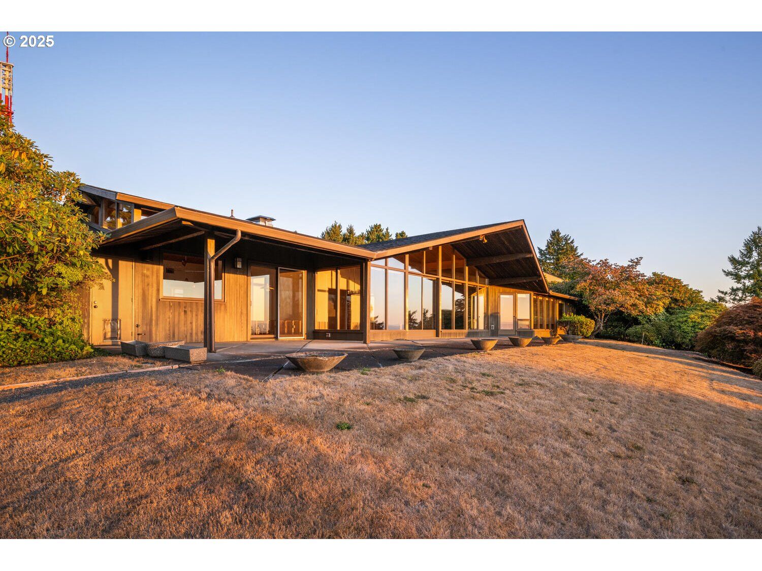 Property Photo: 1209 SW Hessler Dr OR 97239