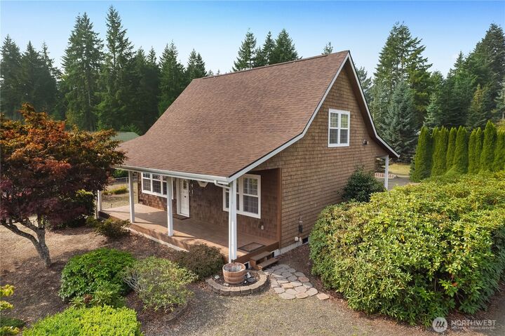 Property Photo:  141 E Fairfield Court  WA 98584 