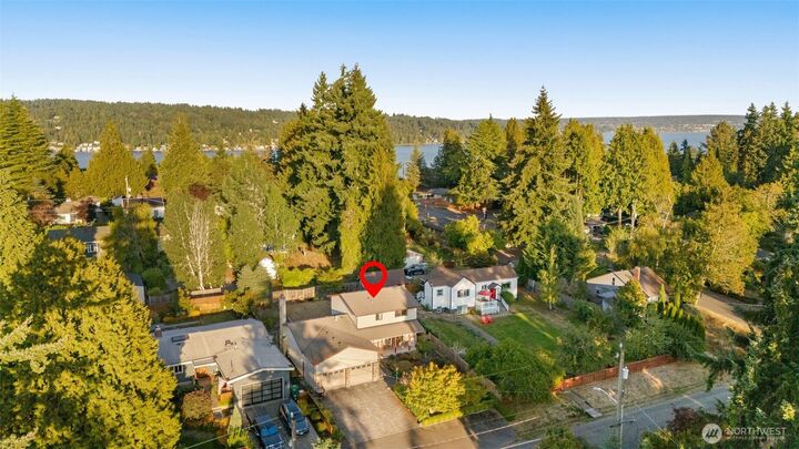 11516  Bartlett Avenue NE  Seattle WA 98125 photo