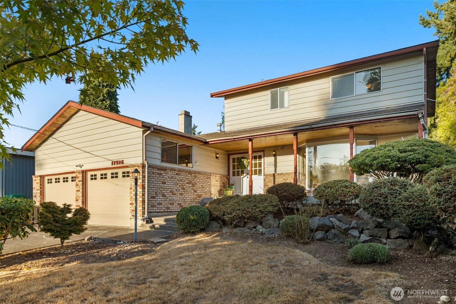 Property Photo:  11516  Bartlett Avenue NE  WA 98125 