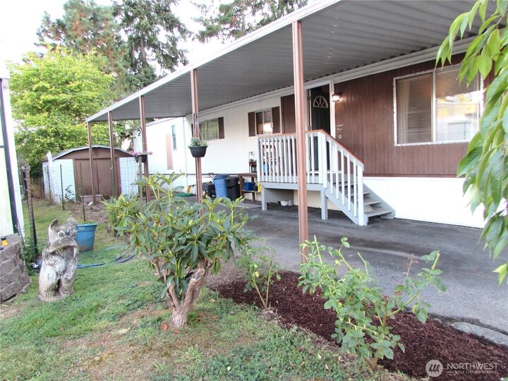 Property Photo:  5220  176th Street SW 27  WA 98037 