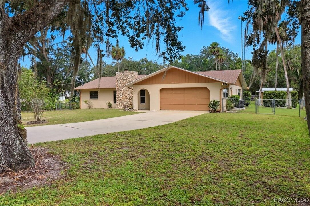 Property Photo: 10469 W Main Street FL 34448