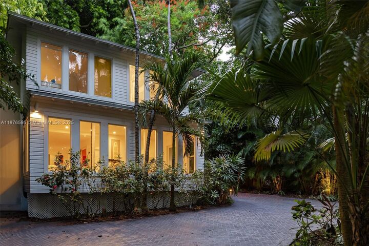 Property Photo: 4286 S Douglas Rd FL 33133