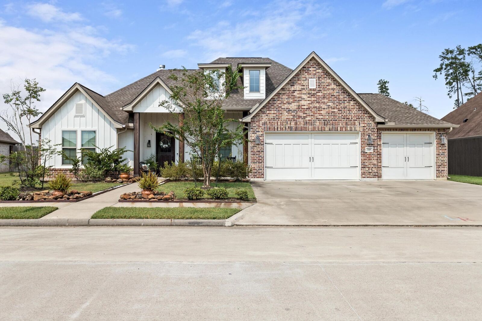 Property Photo:  206 Tara  TX 77657