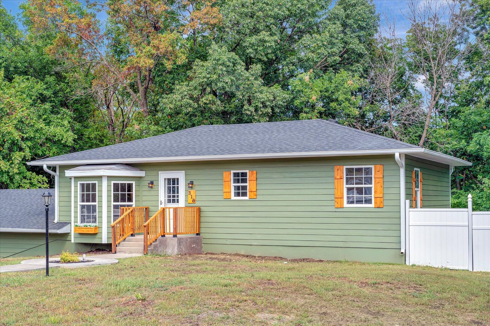 Property Photo:  315 W Skyline Drive  MO 65785 
