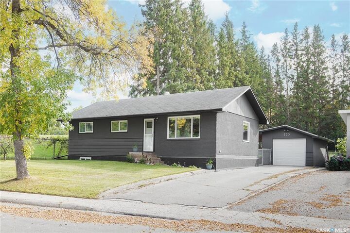 733 Agnew Street  Prince Albert SK S6V 2P2 photo