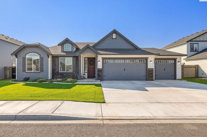 Property Photo:  8407 Fernow St  WA 99353 