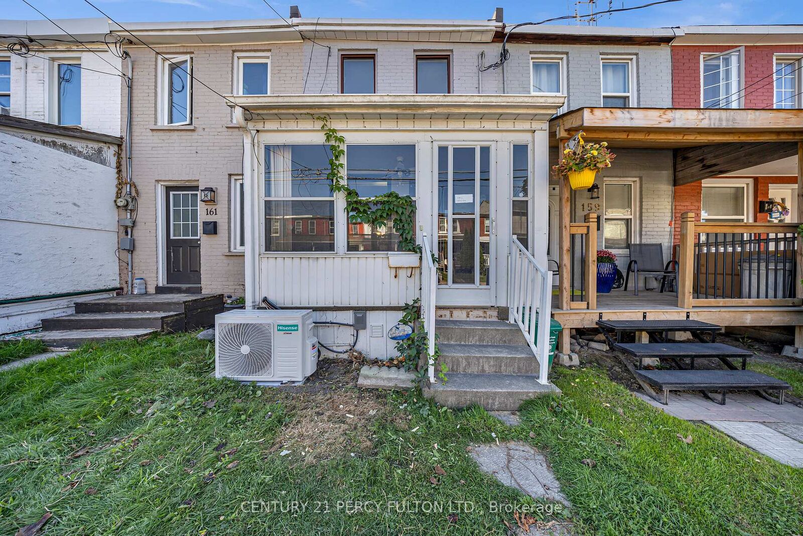 Property Photo: 159 1/2 Olive Avenue ON L1H 2P1