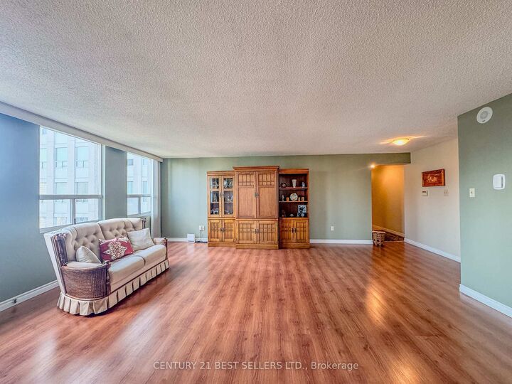 Property Photo: 3650 Kaneff Crescent 1803 ON L5A 4A1