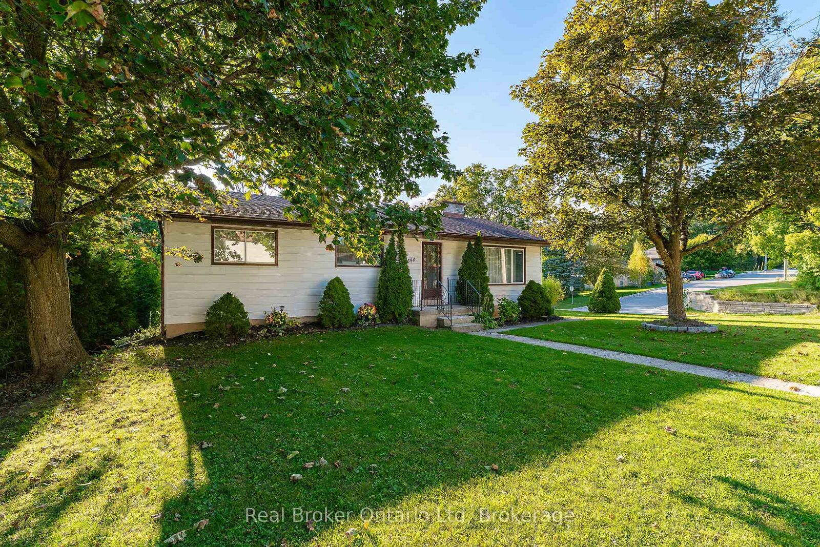 Property Photo:  394 Queen Street N  ON N0G 1R0 