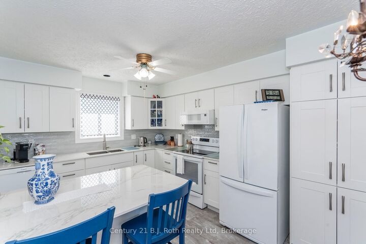 Property Photo:  17 Charles Street  ON L9M 2G6 