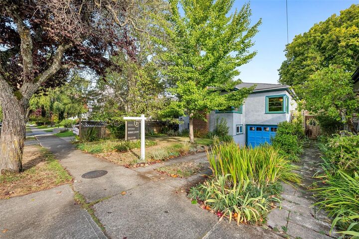 1166 Burdett Ave  Victoria BC V8V 3H2 photo