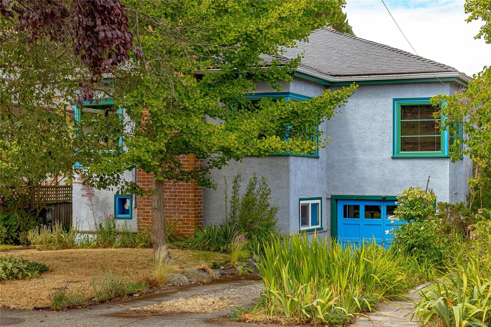 Property Photo:  1166 Burdett Ave  BC V8V 3H2 