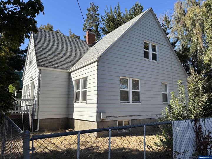 Property Photo:  1145 Hood St NE  OR 97301 