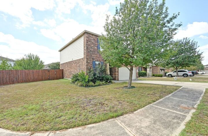 Property Photo:  140 Lynn Crest Bend  TX 78610 