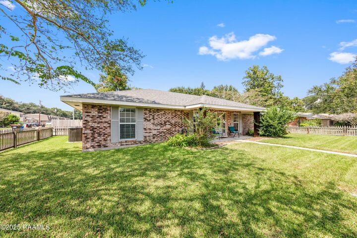 Property Photo: 212 Gordon Crockett Drive LA 70508