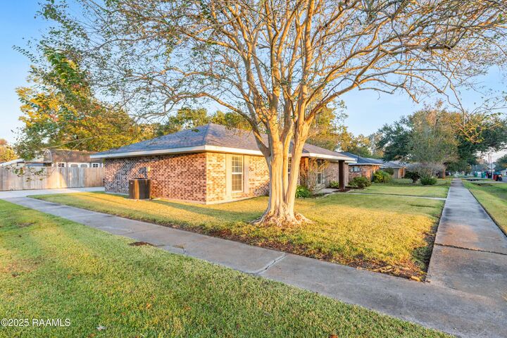 Property Photo: 212 Gordon Crockett Drive LA 70508