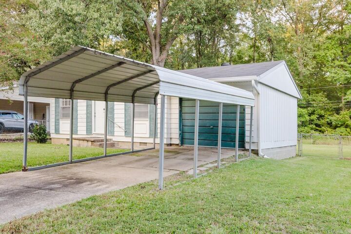 Property Photo: 721 Edgehill Dr AR 72015