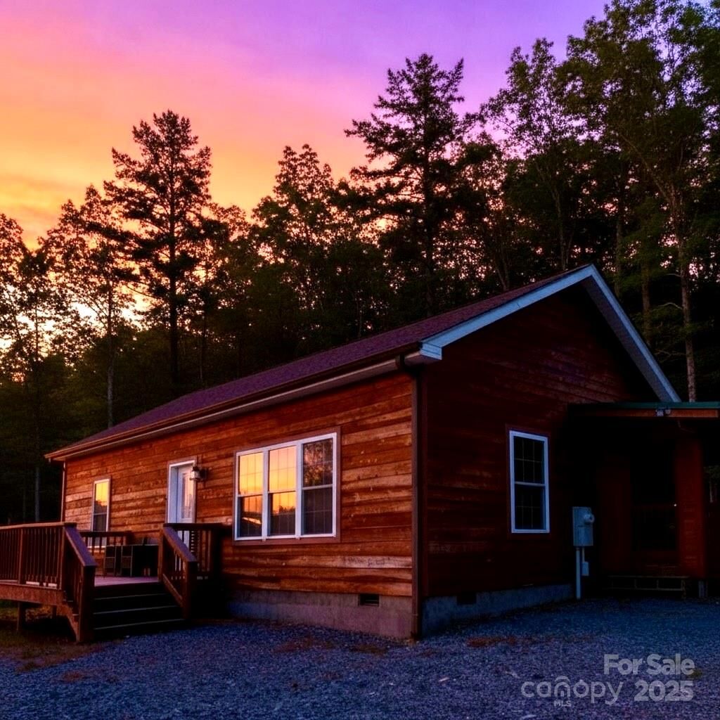 Property Photo:  71 South Slope Lane  NC 28762 