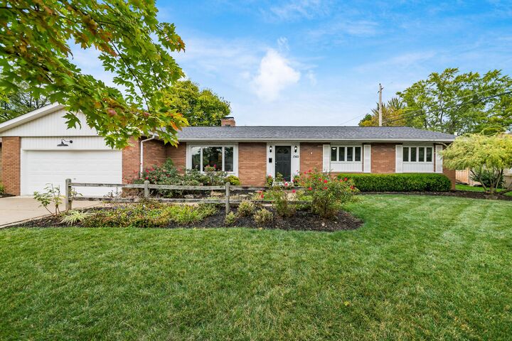 Property Photo:  1560 Pemberton Drive  OH 43221 