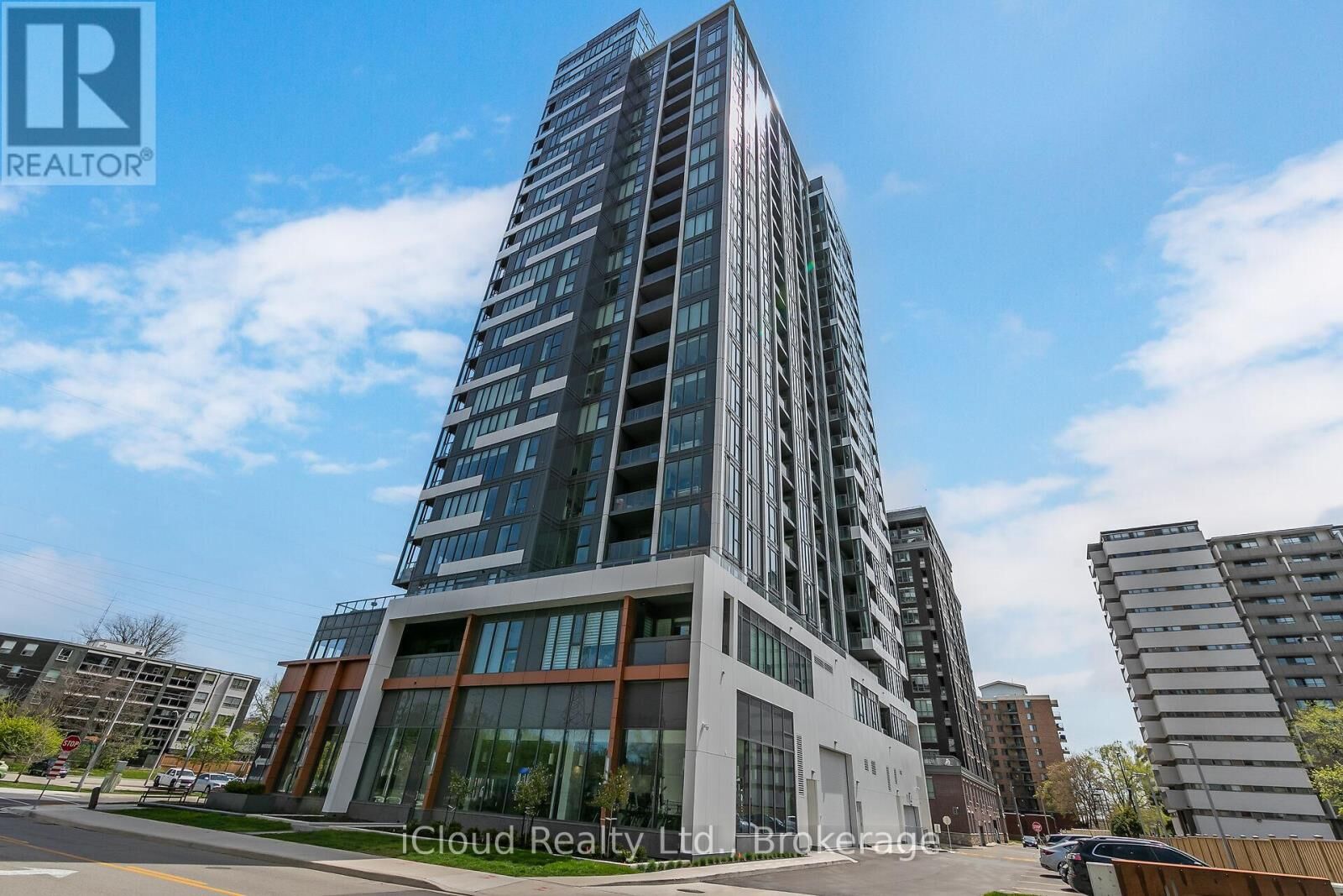 Photo de la propriété:  500 Brock Avenue 2002  ON L7S 0A5 