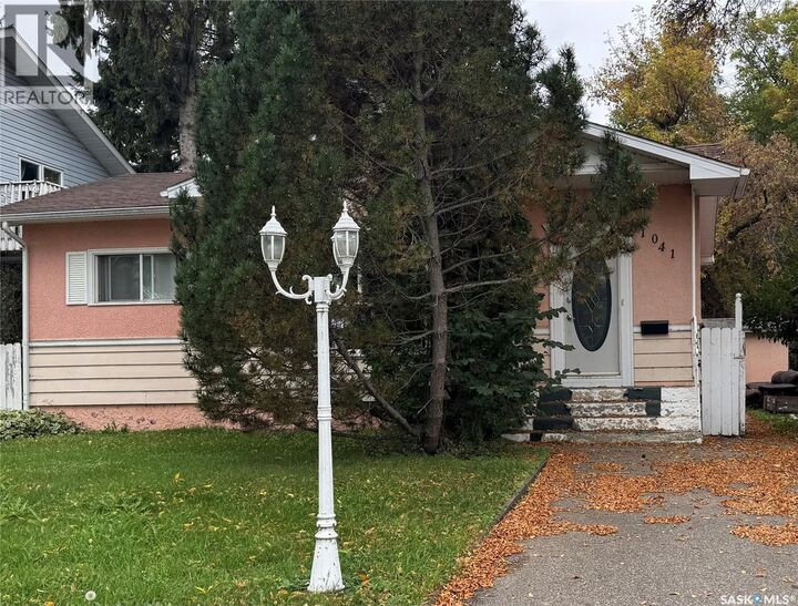 Property Photo:  1041 3rd Street E  SK S6V 0J4 